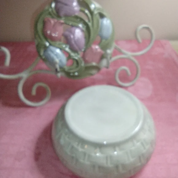 Vintage Art Pottery Holland @ Mold Signed Tulips Pastel Basketweave Filigree - Picture 6 of 8